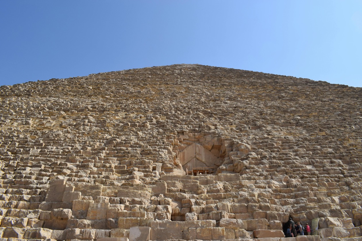 Piramide di Maslow: L'Idolo Infranto del Marketing che Danneggia la Tua Azienda (e come salvarla)